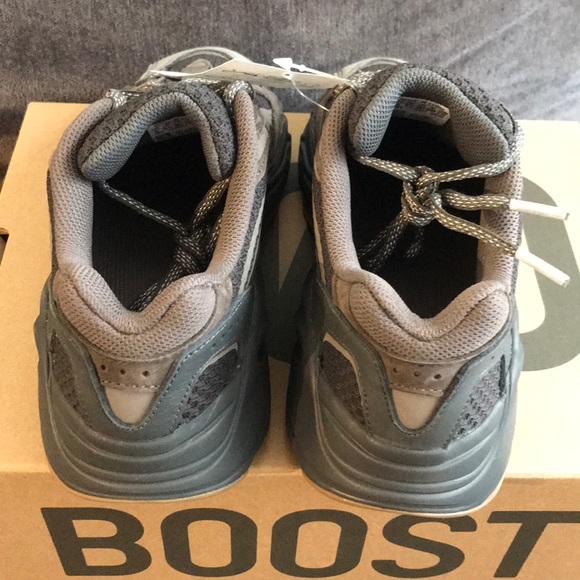 Yeezy Boost 700 V2 Geode - Picture 6 of 7